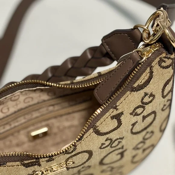 Guess - Picture 3 of 11